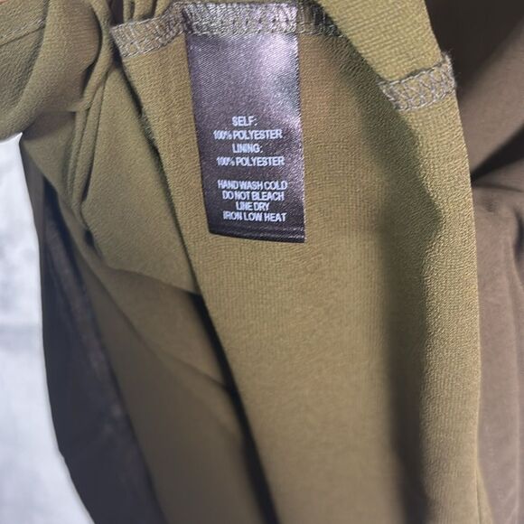 NWT New Lulus Army Green Midi Dress Zippered Back Fully Lined Size Medium - Picture 8 of 10